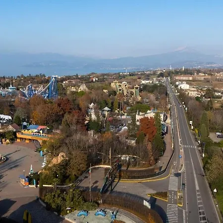 A Due Passi Da Gardaland Con Wi-fi Veloce E Aria Condizionata Ronchi (Veneto)
